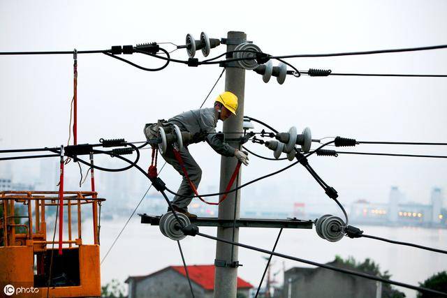 中環(huán)學(xué)校 焊工辦理畢業(yè)照