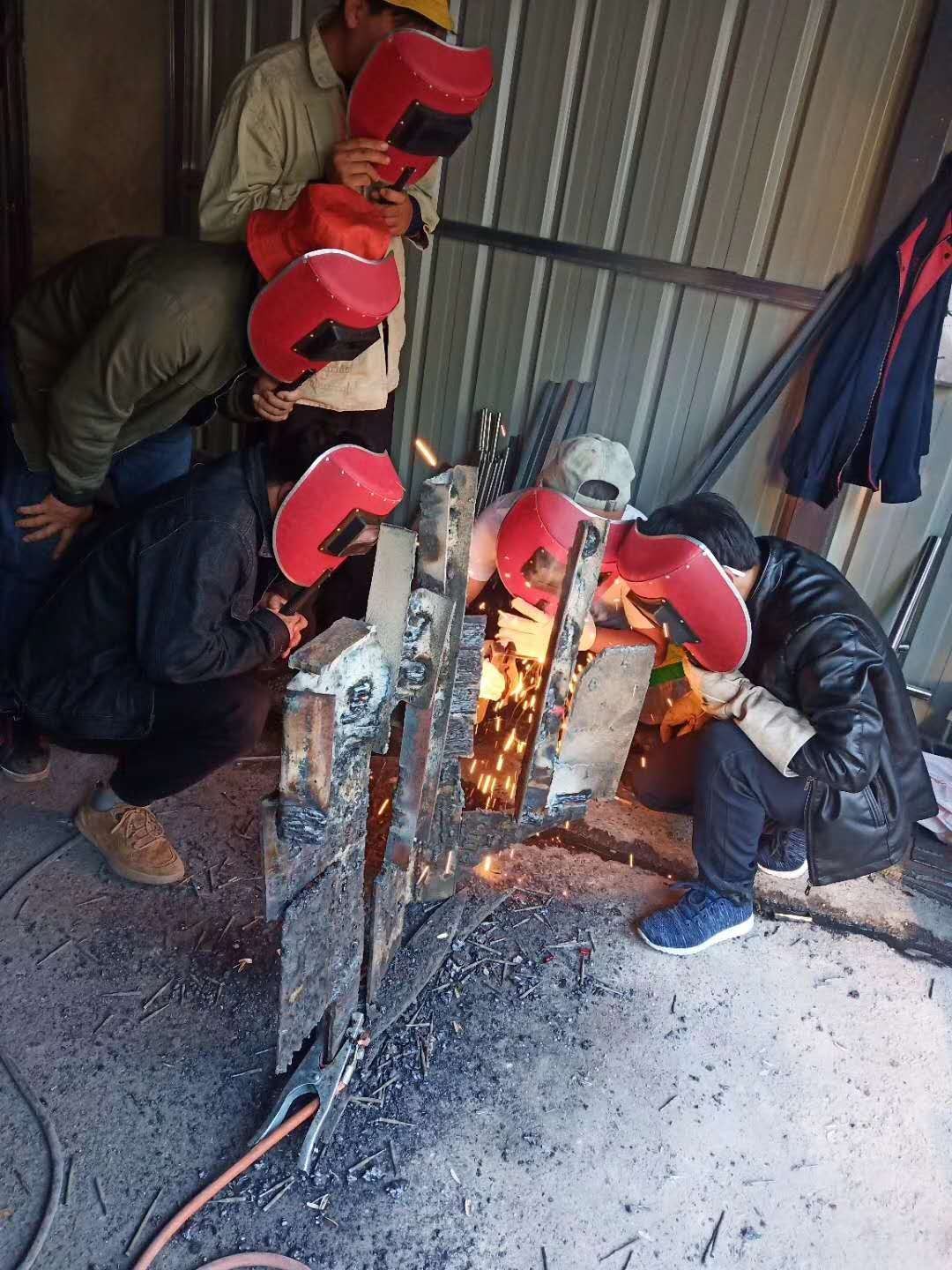 中環(huán)學校 焊工培訓畢業(yè)照